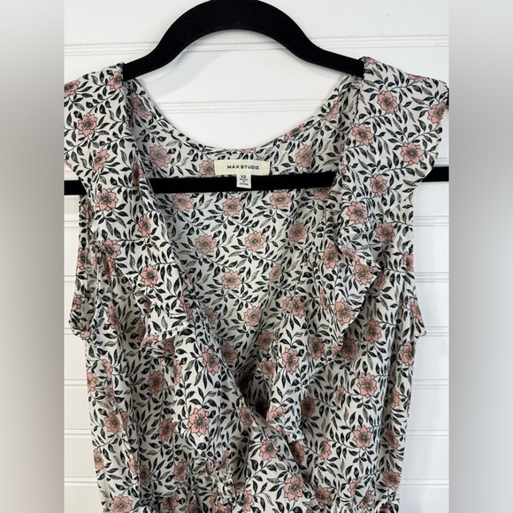Max Studios women’s frilly floral feminine sleeveless top, peplum style. Size XS - Picture 4 of 5